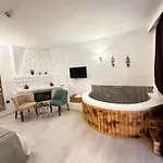 Tek Han Alaçatı