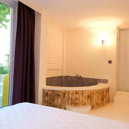 Hotel Tek Han *