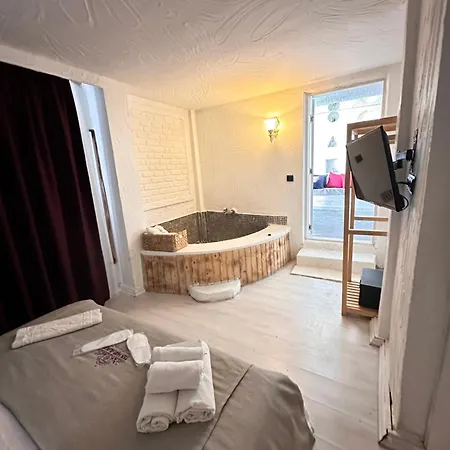 Hotel Tek Han Alacati